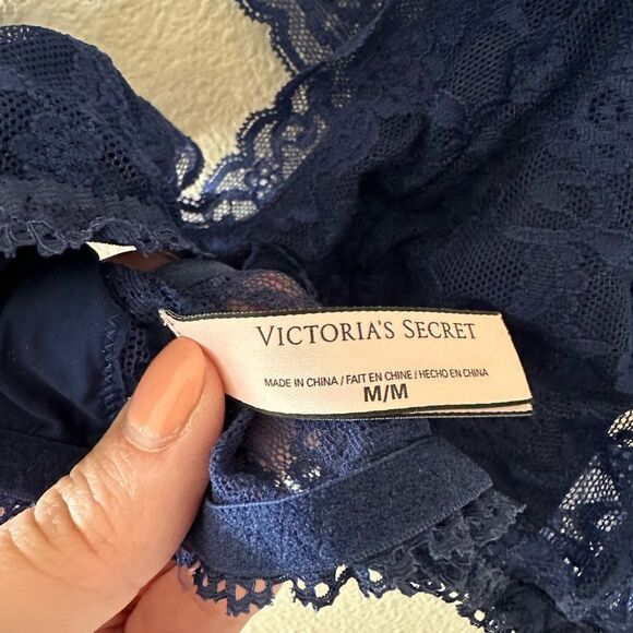 Victoria’s Secret Navy Blue Lace Bralette Size M - Picture 2 of 3